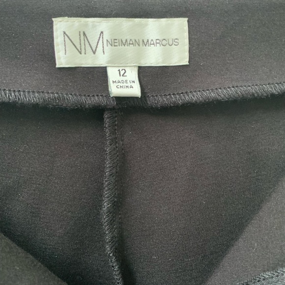 Neiman Marcus Straight legs, simple lines ankle slacks - Picture 3 of 5